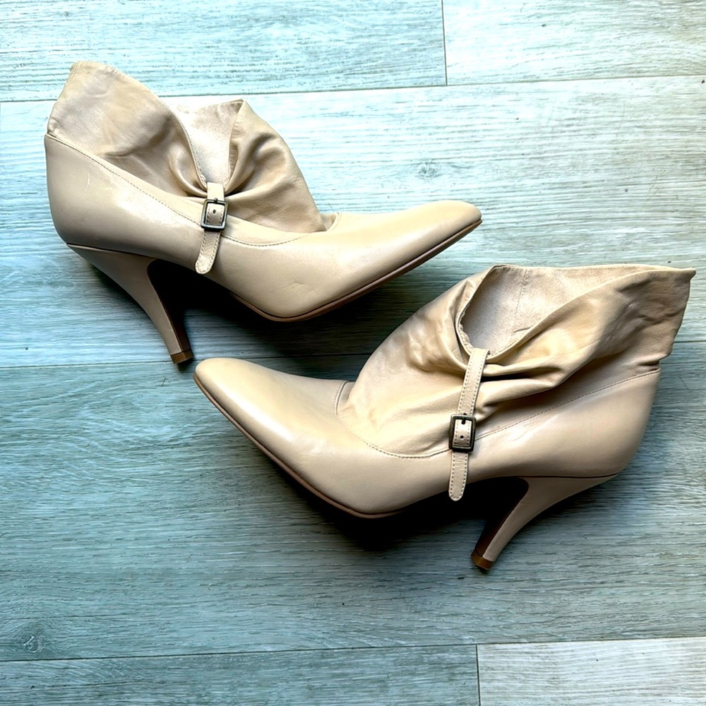 Nine West Cream Leather Heeled Booties Size 9.5